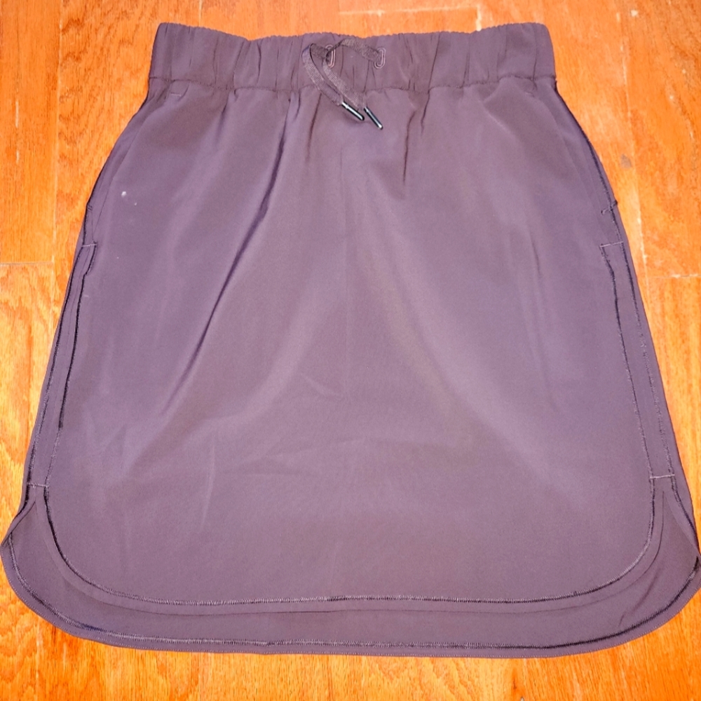 Lululemon On the Fly athletic skirt. Size 8